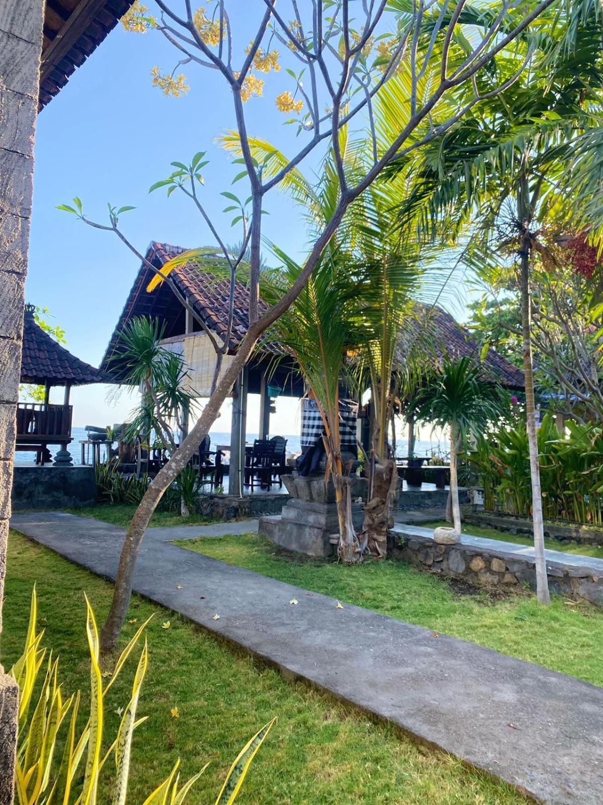 Putra'Lebah Amed Guest House Exterior photo