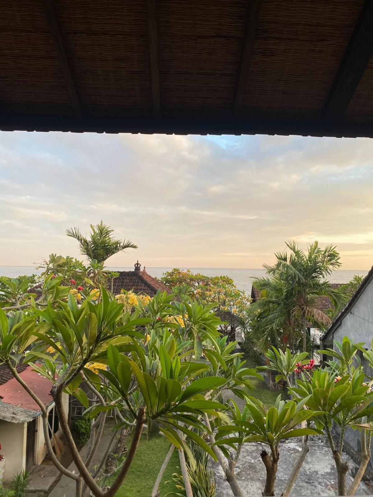 Putra'Lebah Amed Guest House Exterior photo